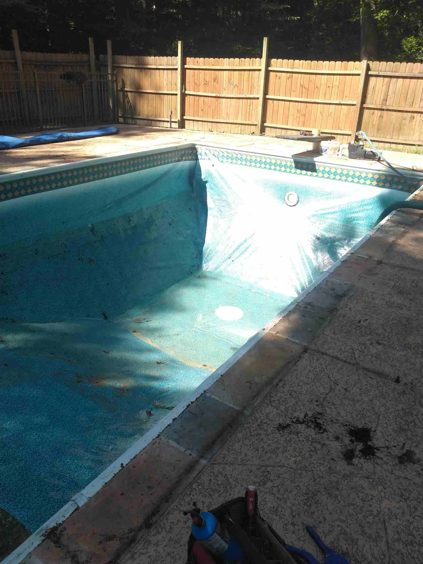 Existing liner and pool surfaces during replacement preparation
